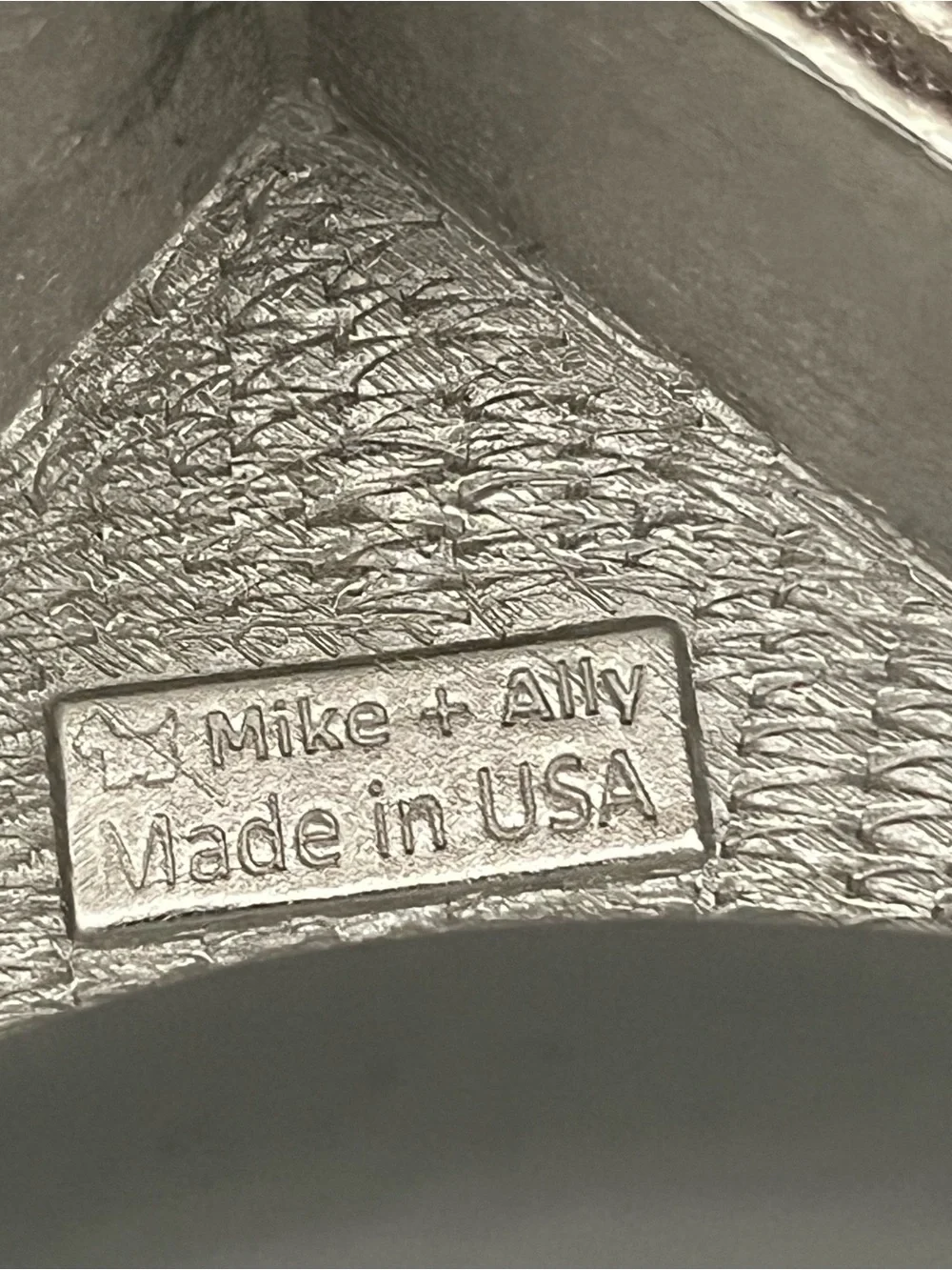 NWOT Mike & Ally Lava Pure White /Silver Rectangle Soap Dish